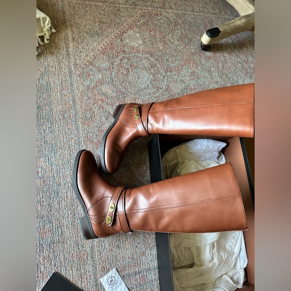 Coach Essex Semi Matte Calf Dark Saddle EUC with Box Size 6.5M - Picture 13 of 16